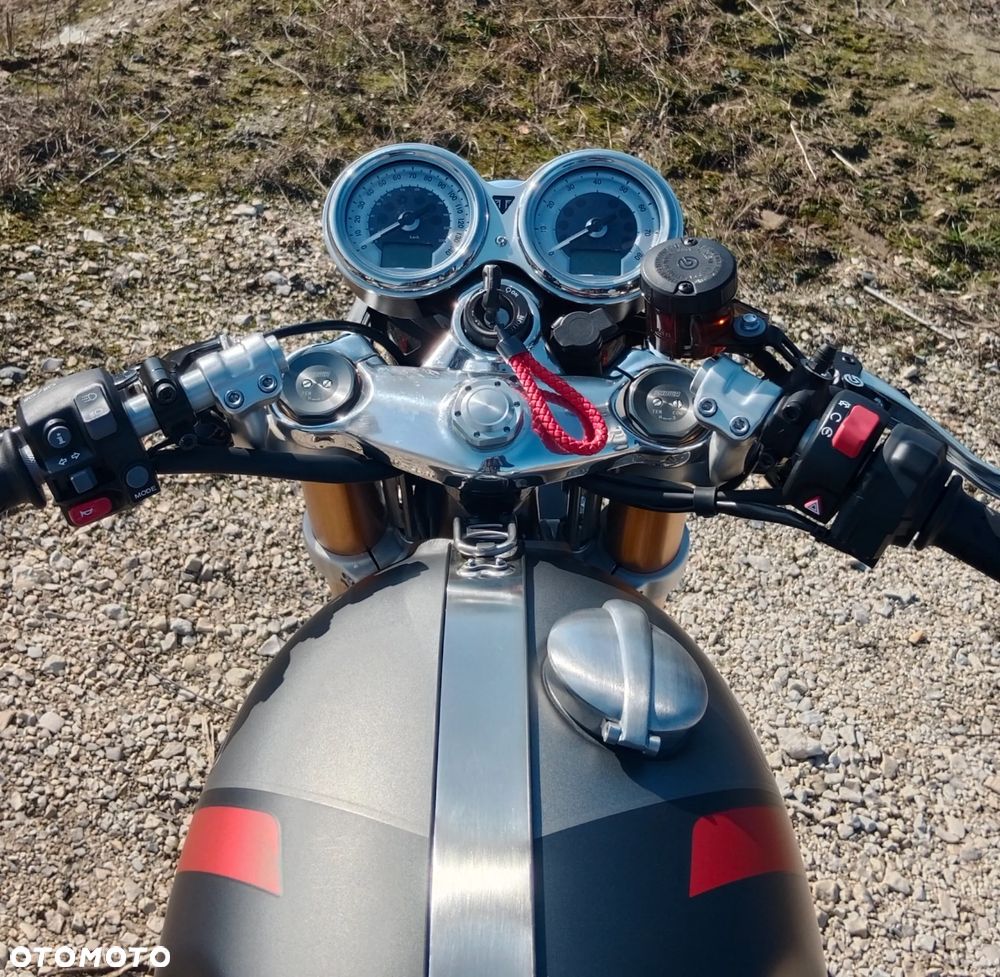 Triumph Thruxton - 11