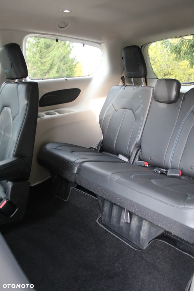 Chrysler Pacifica - 17