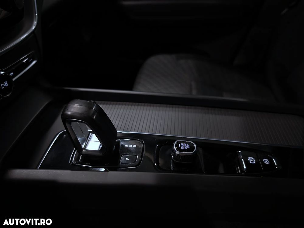 Volvo XC 60 B4 MHEV Momentum Pro - 14