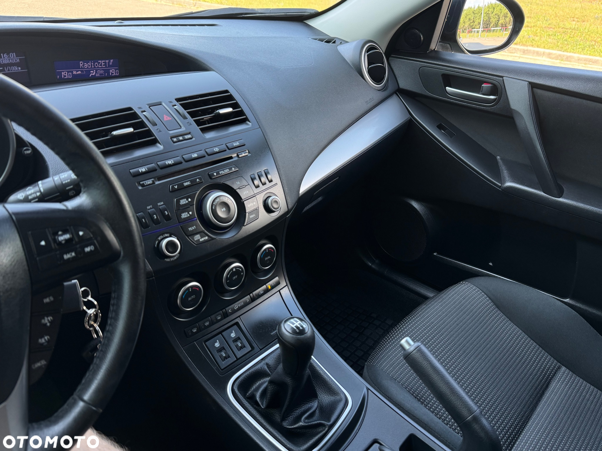 Mazda 3 1.6 Exclusive + - 27
