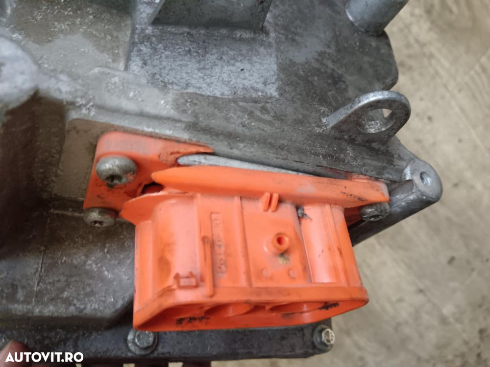 Convertizor Renault Zoe cod 296G95974R, 296h27355r cu defect la mufa - 5