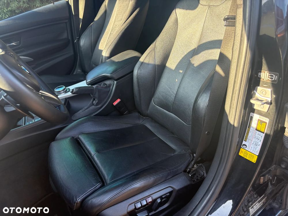BMW Seria 3 335i Luxury Line - 26