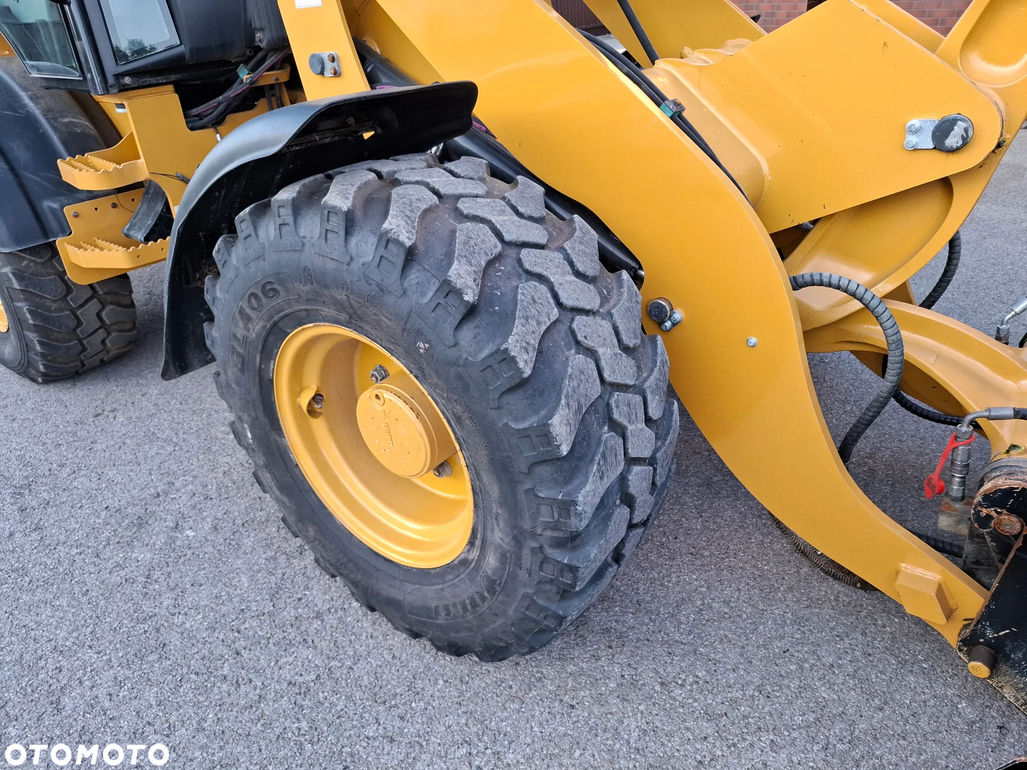 Caterpillar CAT 908 M - 15