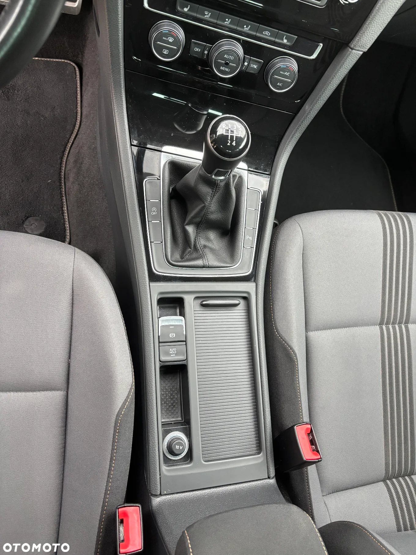 Volkswagen Golf 1.6 TDI BlueMotion Technology Allstar - 16