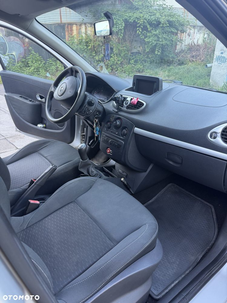 Renault Clio - 7