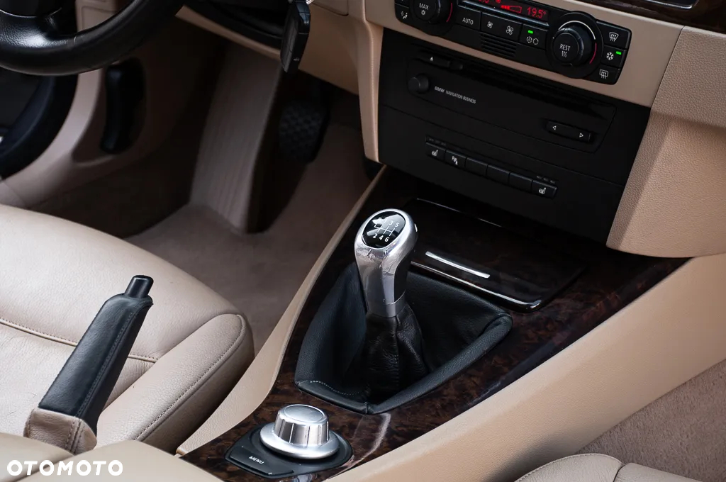 BMW Seria 3 325i - 31