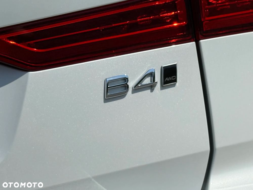 Volvo XC 60 B4 D AWD Plus Dark - 30