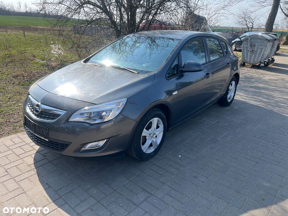 Opel Astra 1.6 Design Edition - 1