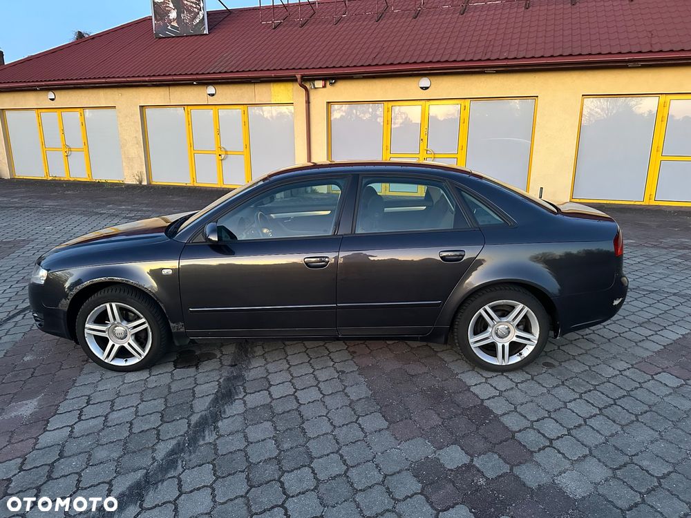 Audi A4 Limousine - 4