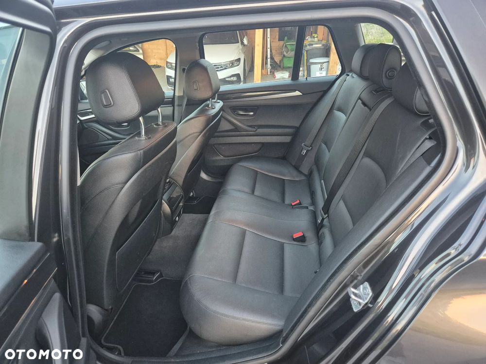 BMW Seria 5 520d xDrive - 10