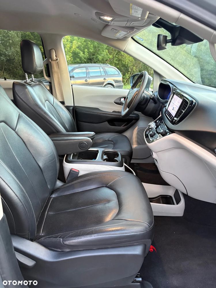 Chrysler Pacifica - 11