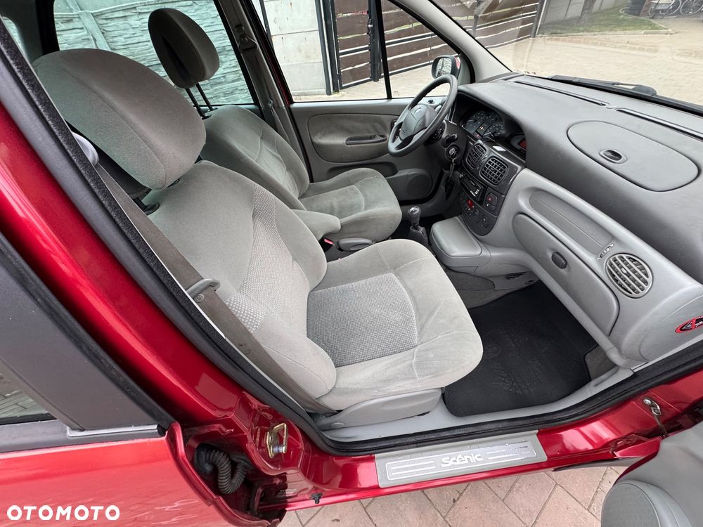 Renault Scenic 1.6 16V Privilege - 14