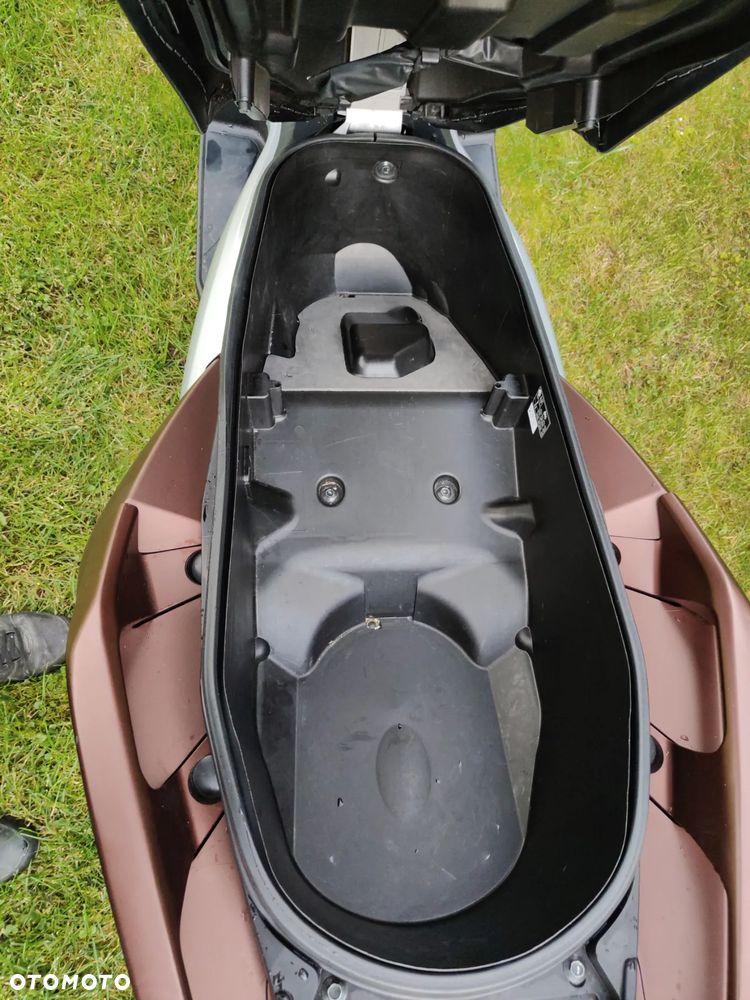 Yamaha X-max - 12