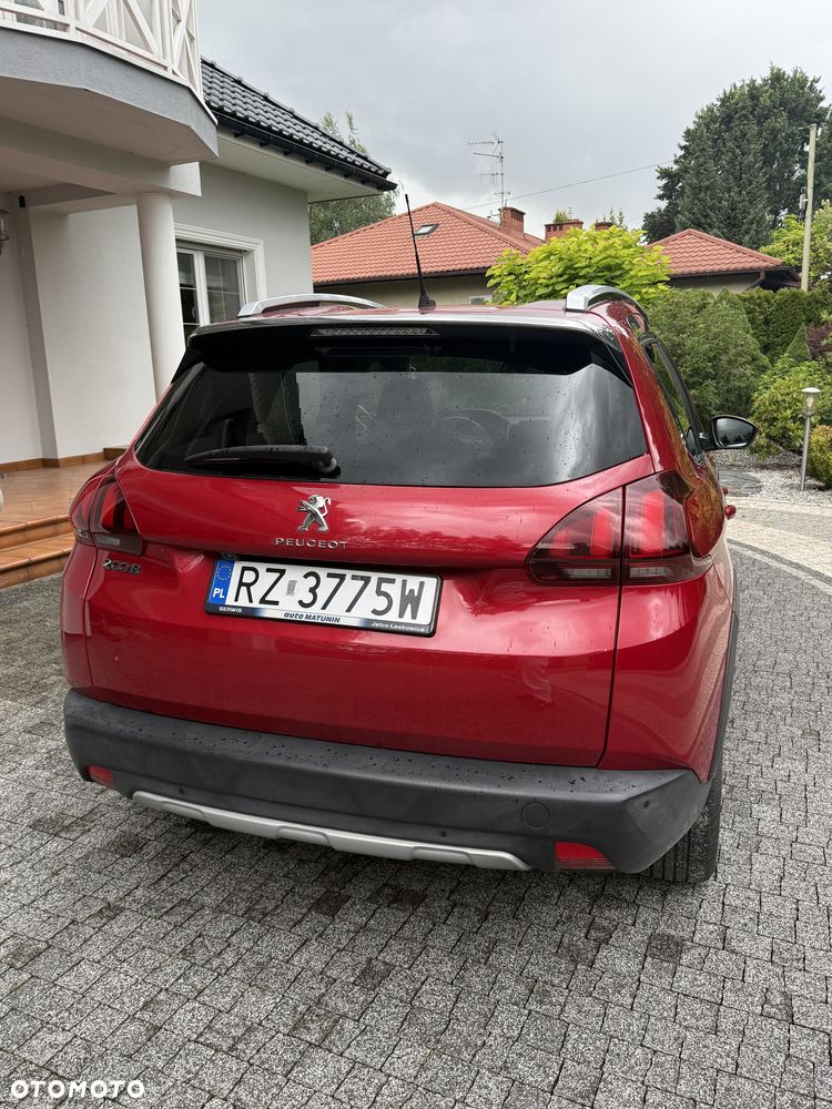 Peugeot 2008 1.2 Pure Tech GPF Allure S&S EAT6 - 4