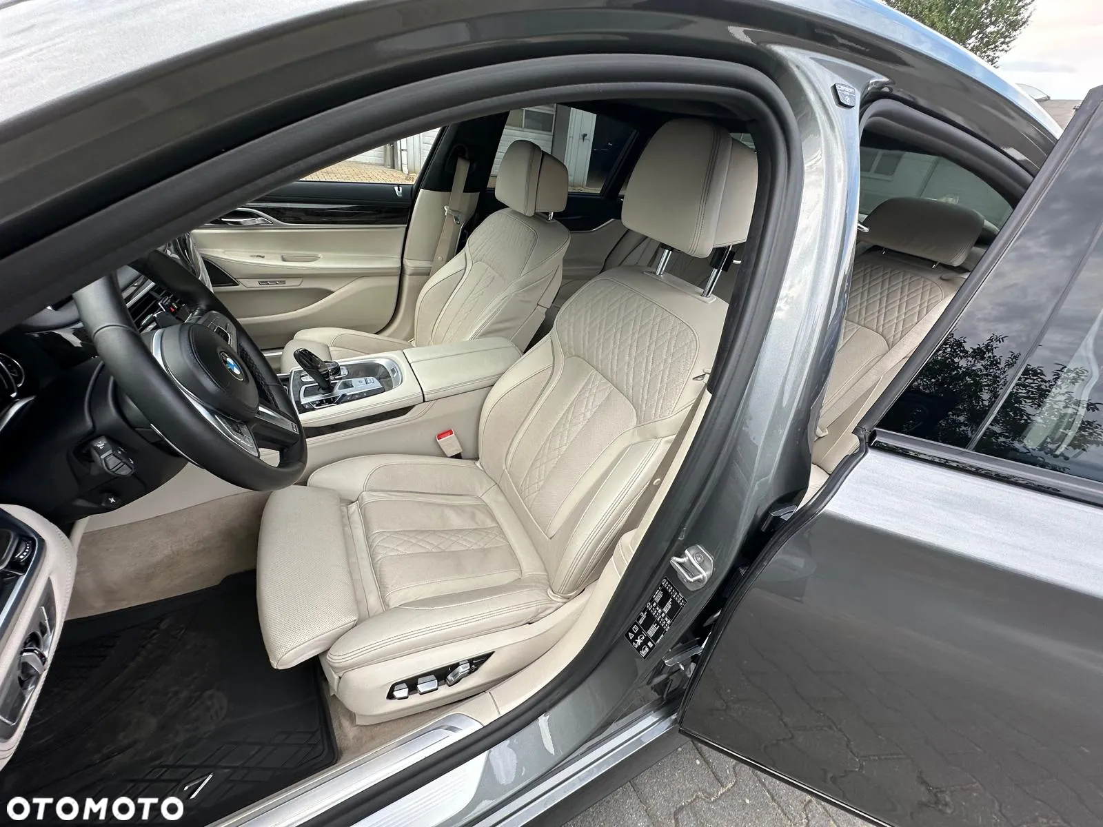 BMW Seria 7 750i xDrive - 9