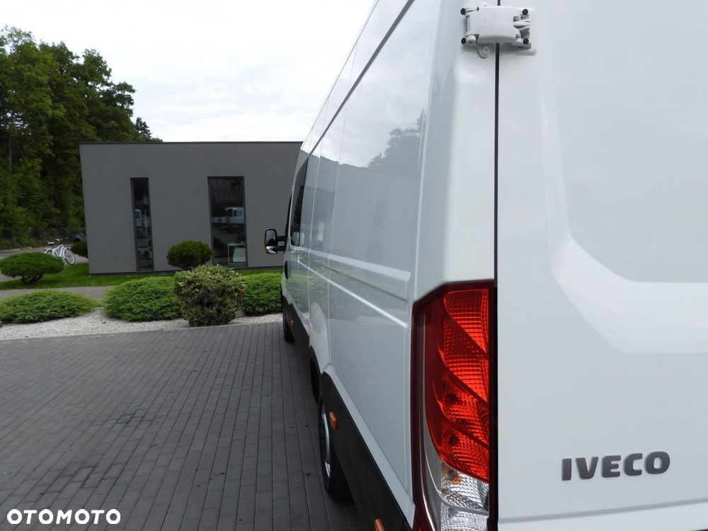 Iveco DAILY 35S16 FURGON BRYGADÓWKA 7 MIEJSC AUTOMAT HI-MATIC KLIMATYZACJA  160KM - 18