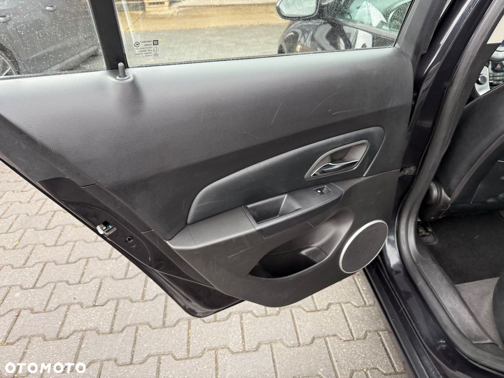 Chevrolet Cruze 1.8 LS+ - 13
