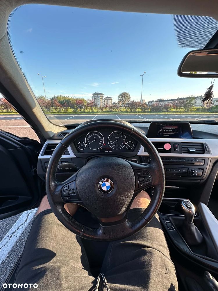 BMW Seria 3 318d xDrive - 19