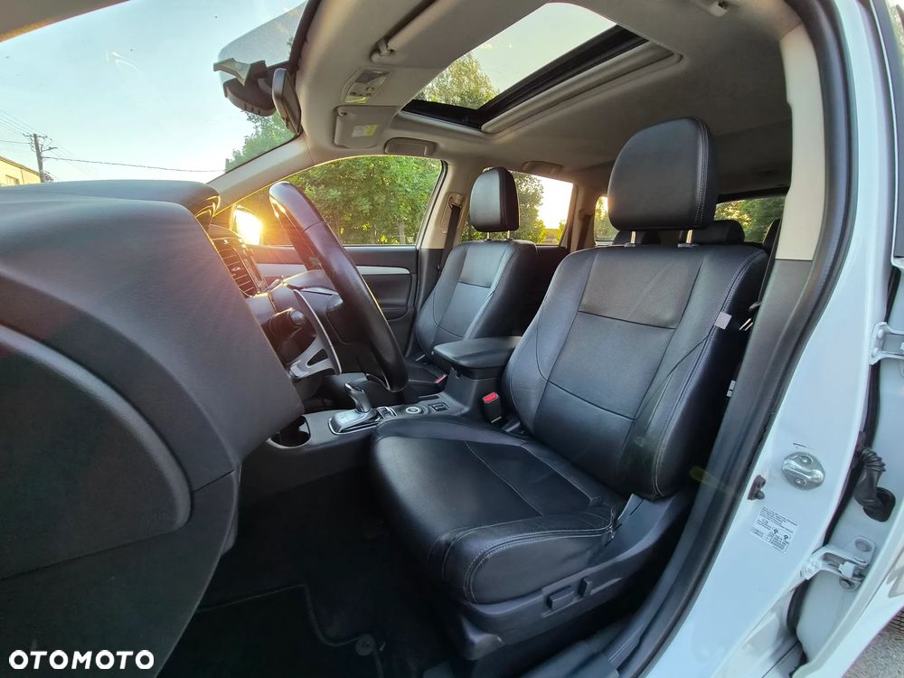 Mitsubishi Outlander - 23