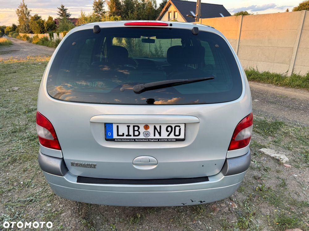 Renault Scenic 1.6 16V Privilege - 11