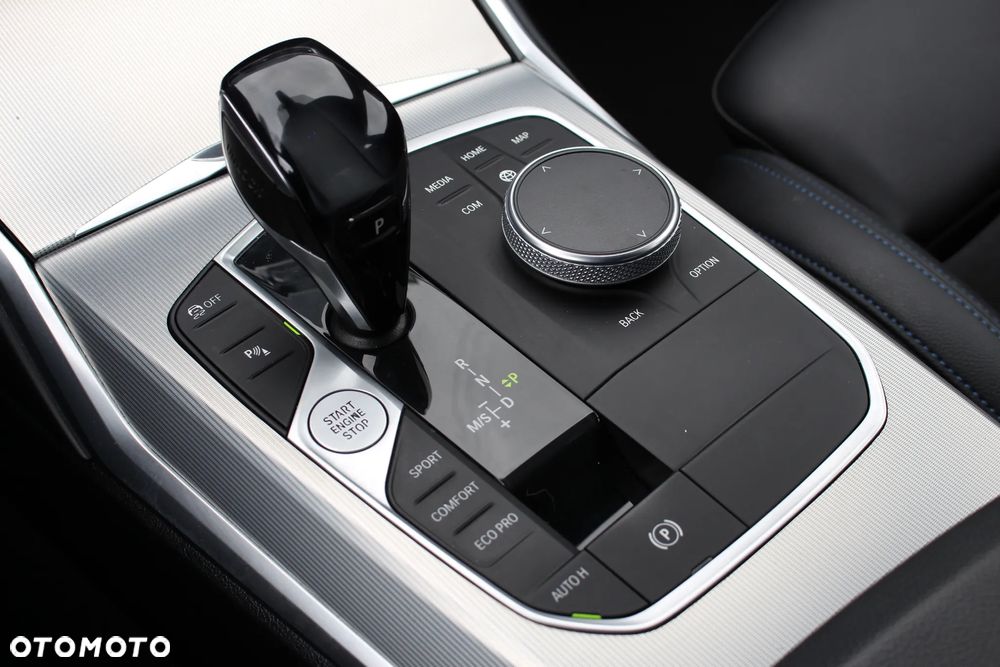 BMW Seria 3 318d Sport Line - 32