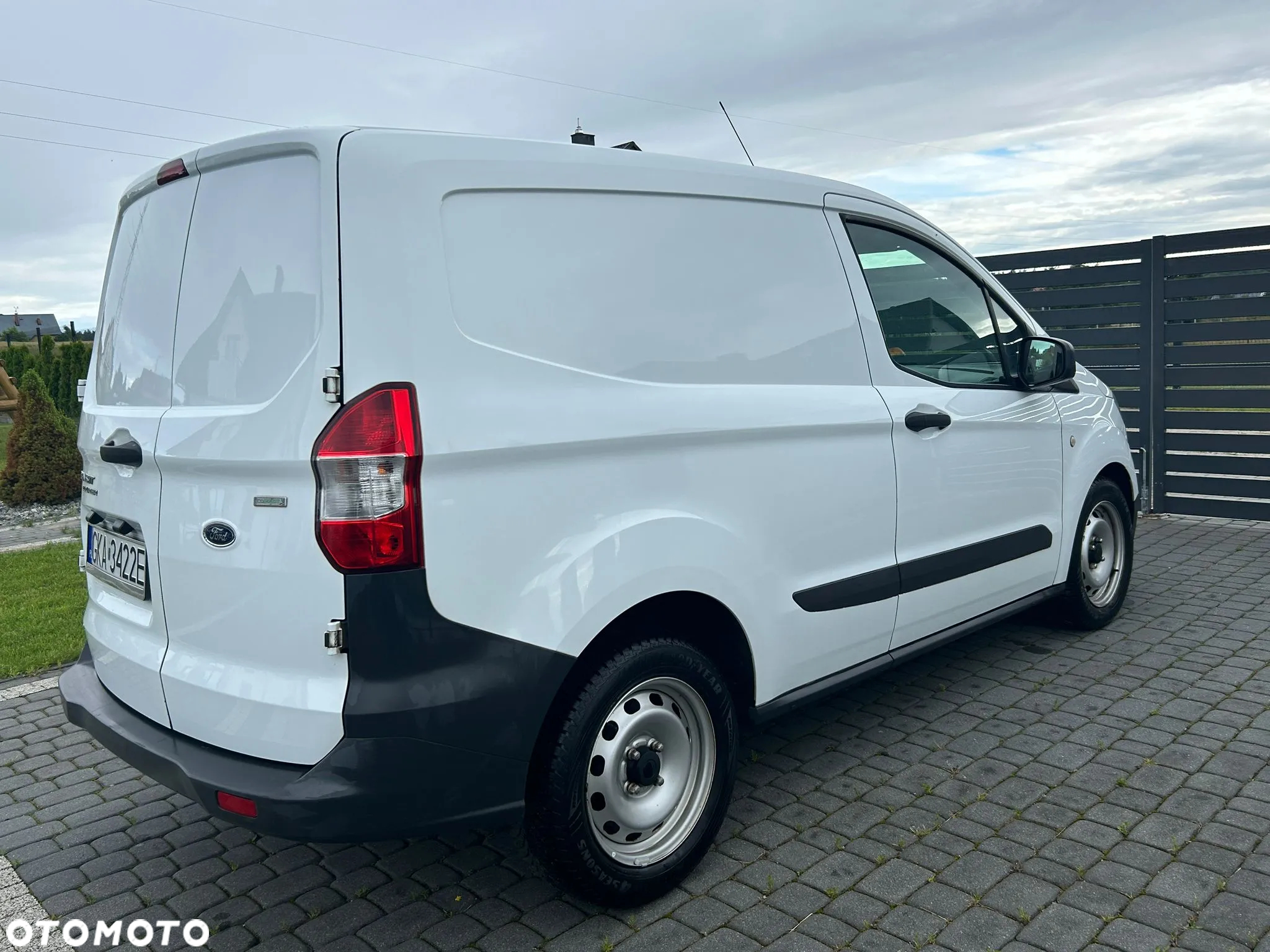 Ford Transit Courier - 20