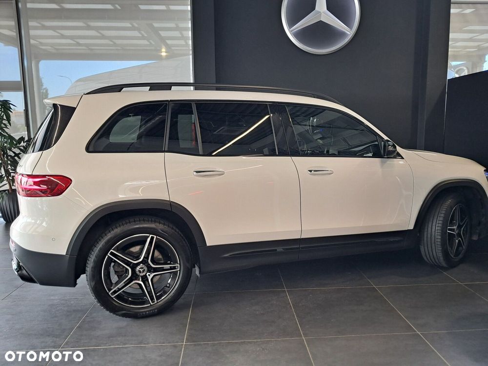 Mercedes-Benz GLB - 25