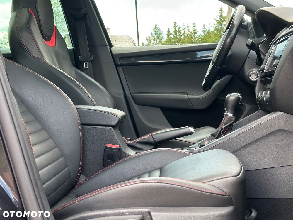 Skoda Octavia 2.0 TDI DSG RS - 18