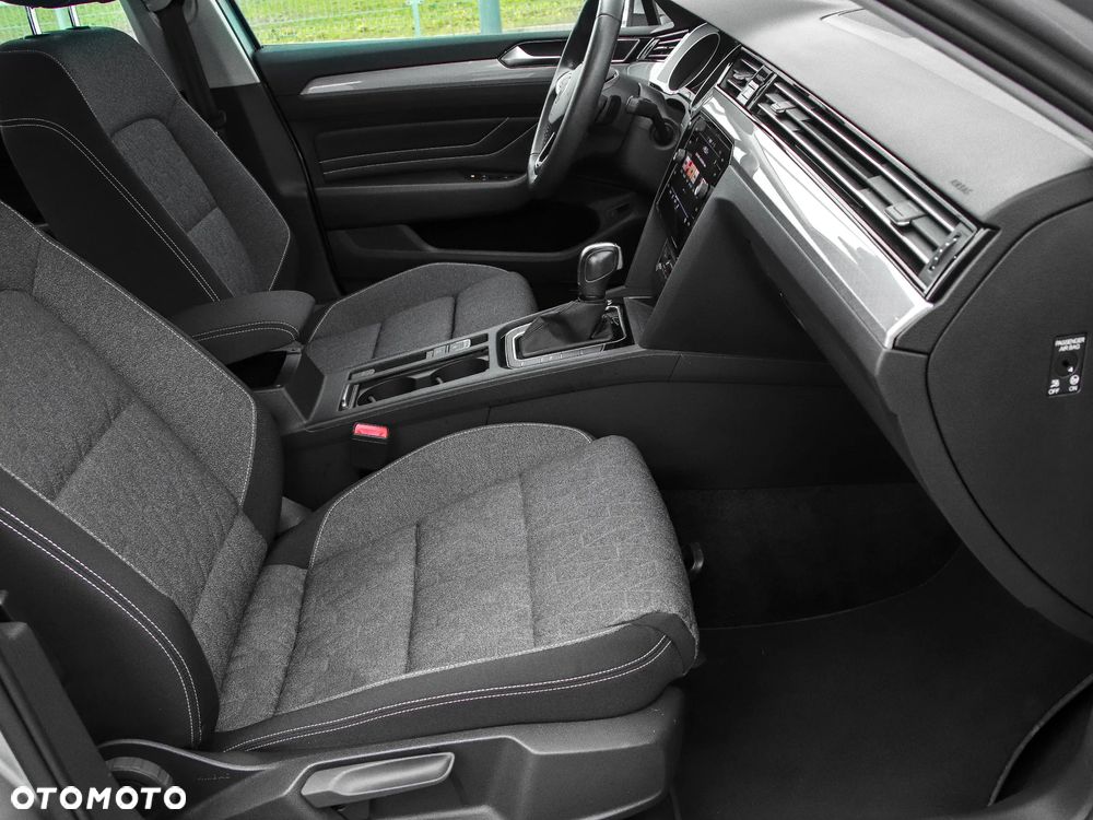 Volkswagen Passat 2.0 TDI Business DSG - 13