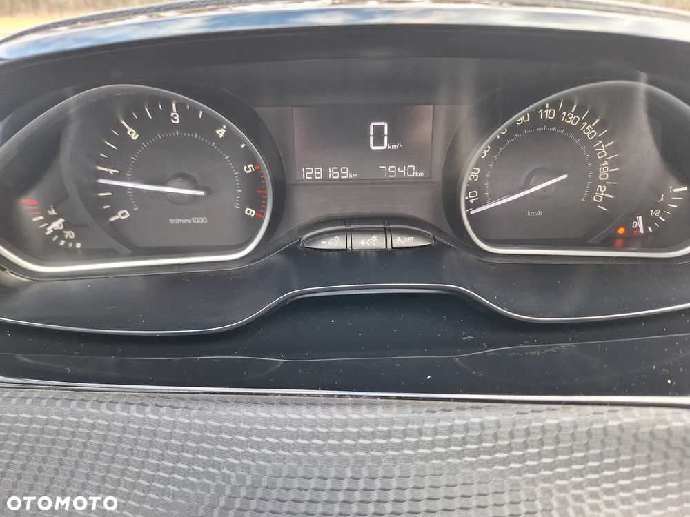 Peugeot 2008 BlueHDi 100 STOP & START Allure - 18