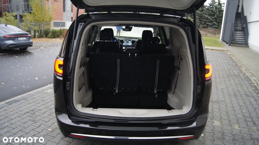 Chrysler Pacifica - 17