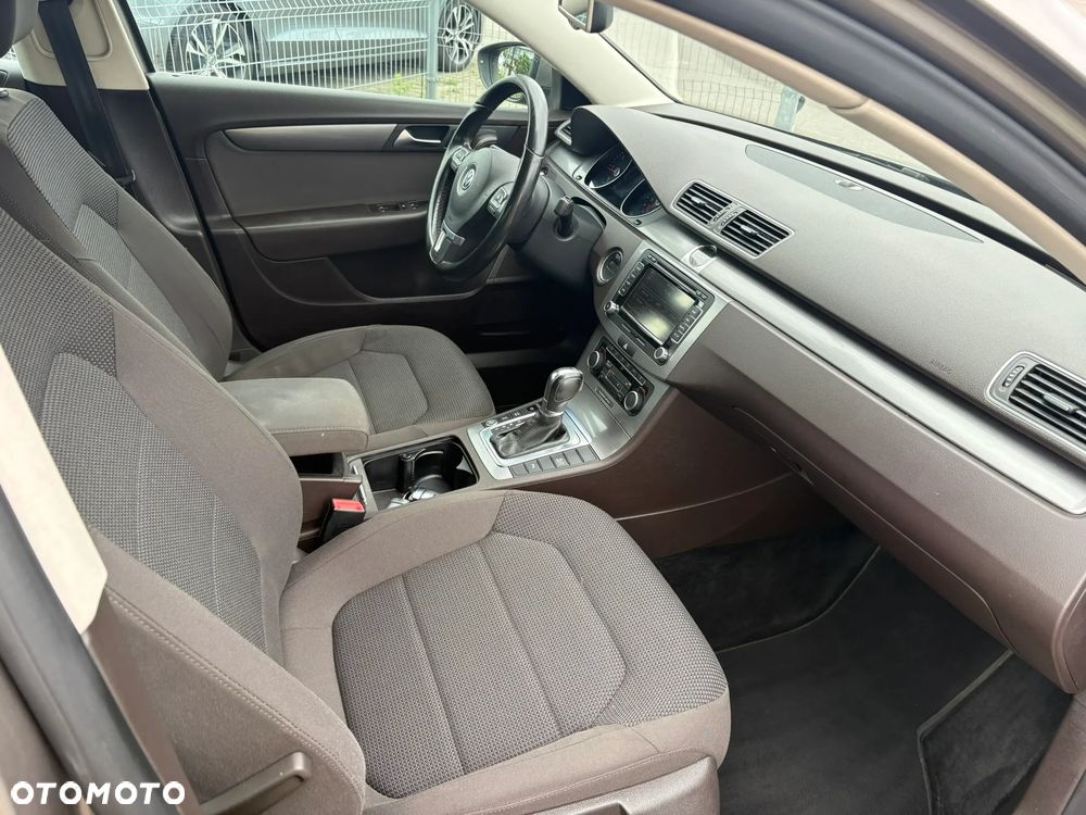 Volkswagen Passat 2.0 TDI DPF Comfortline DSG - 26