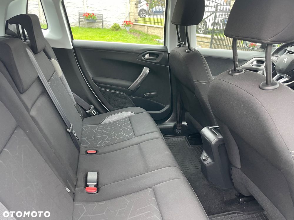 Peugeot 2008 1.2 Pure Tech Style - 12