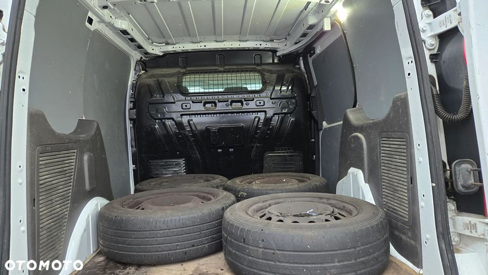 Ford Transit Connect - 16
