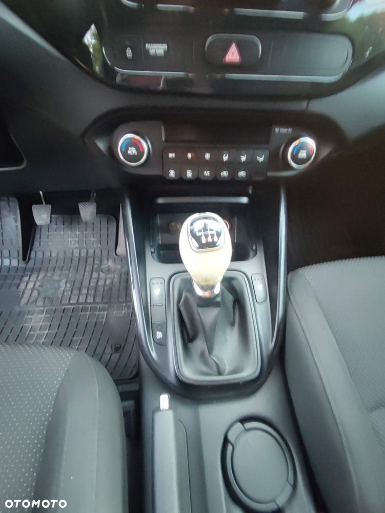 Kia Carens 1.6 GDI L - 14