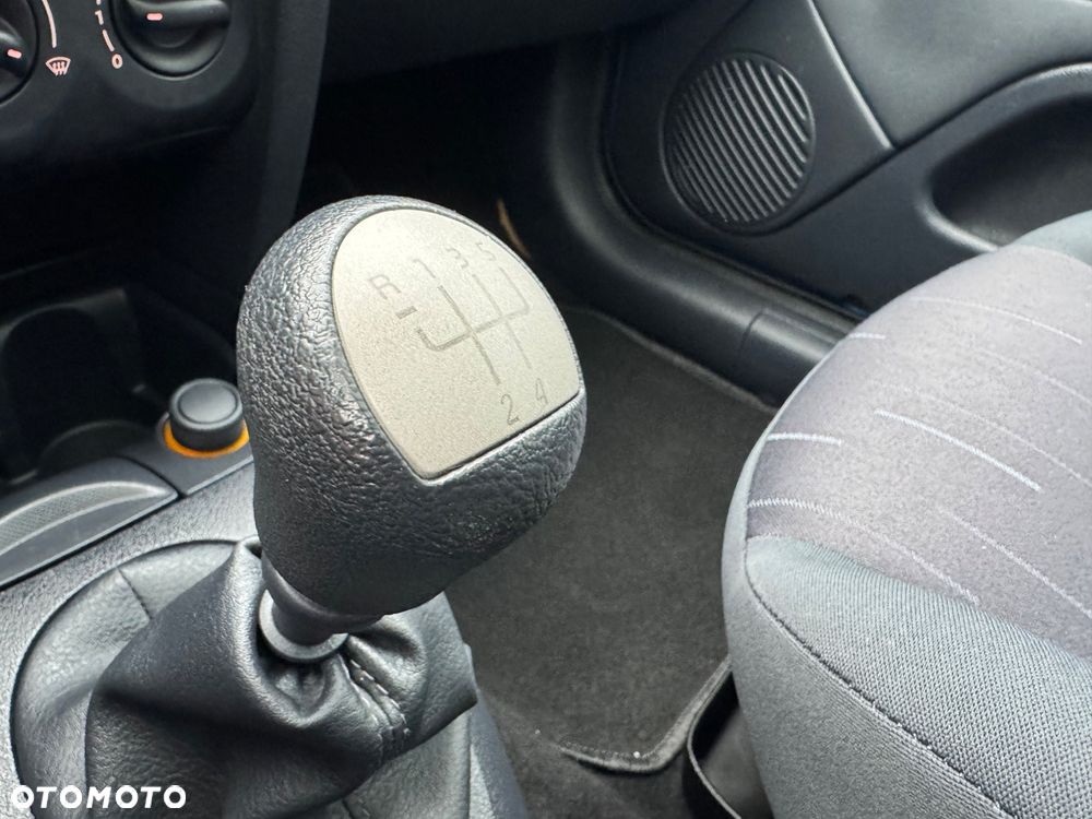 Renault Clio 1.2 16V Confort Authentique - 11