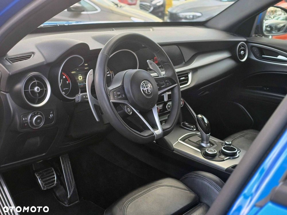 Alfa Romeo Stelvio - 13