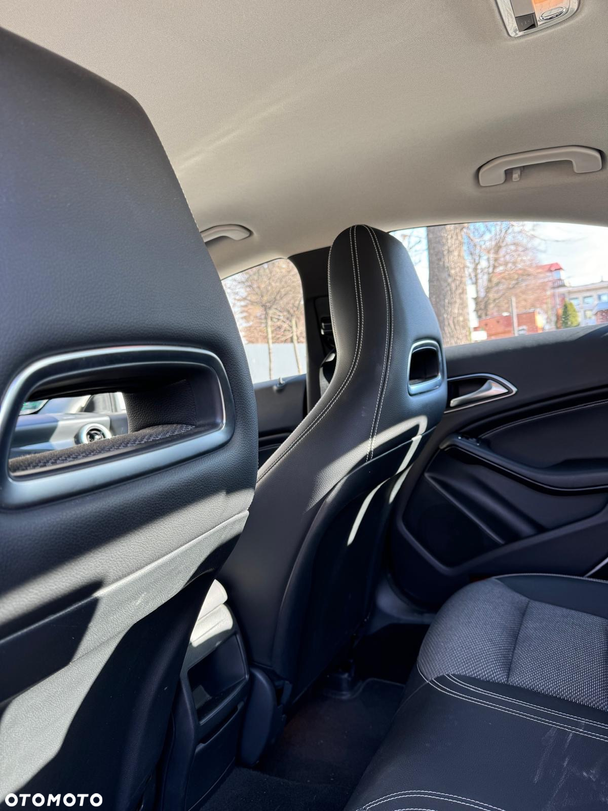Mercedes-Benz CLA 180 7G-DCT - 15