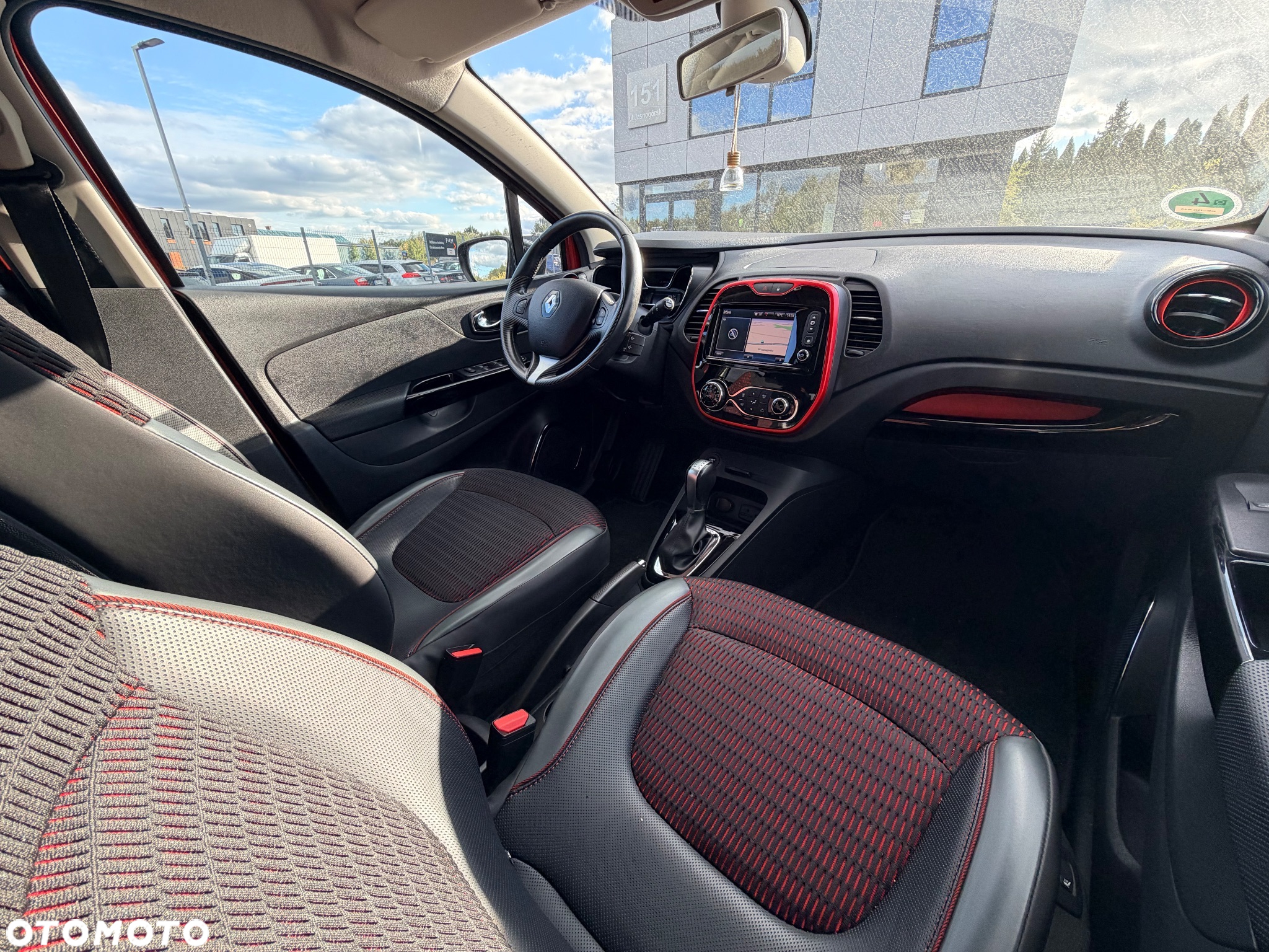 Renault Captur 1.2 TCe Helly Hansen EDC - 29