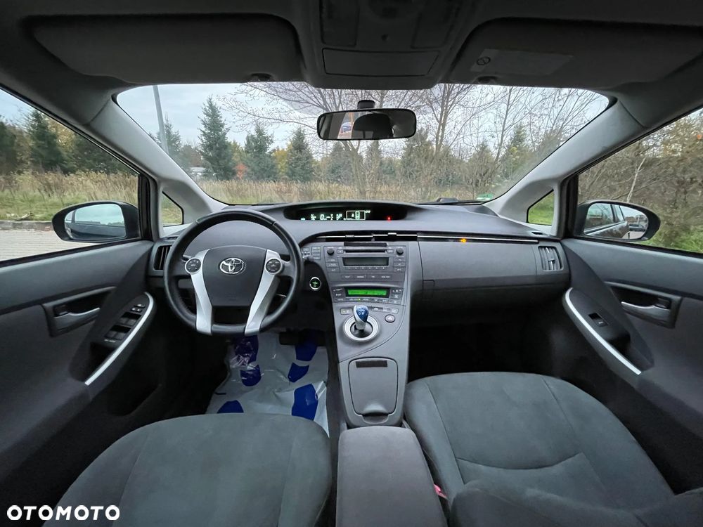 Toyota Prius (Hybrid) Comfort - 13