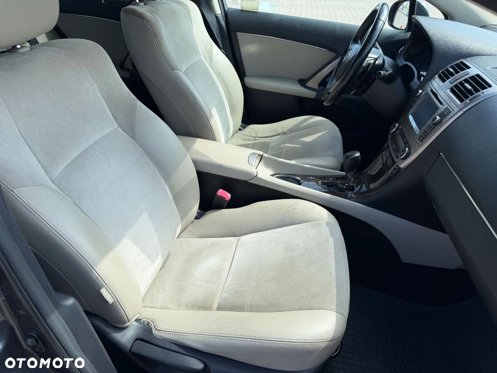 Toyota Avensis 1.8 Sol NAVI MS - 14