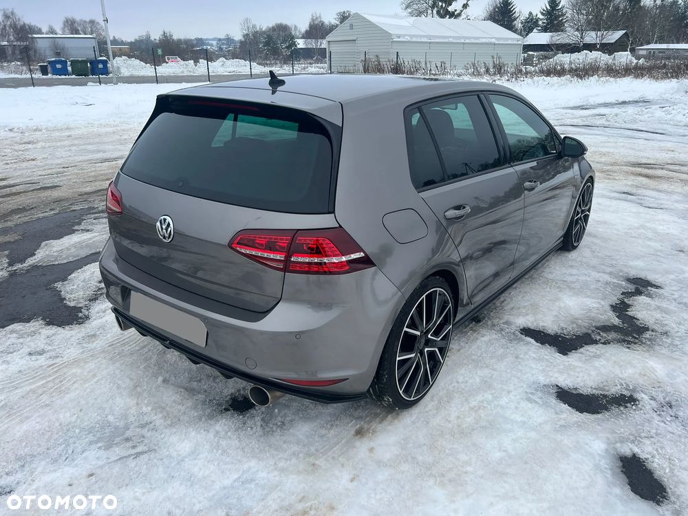 Volkswagen Golf - 28