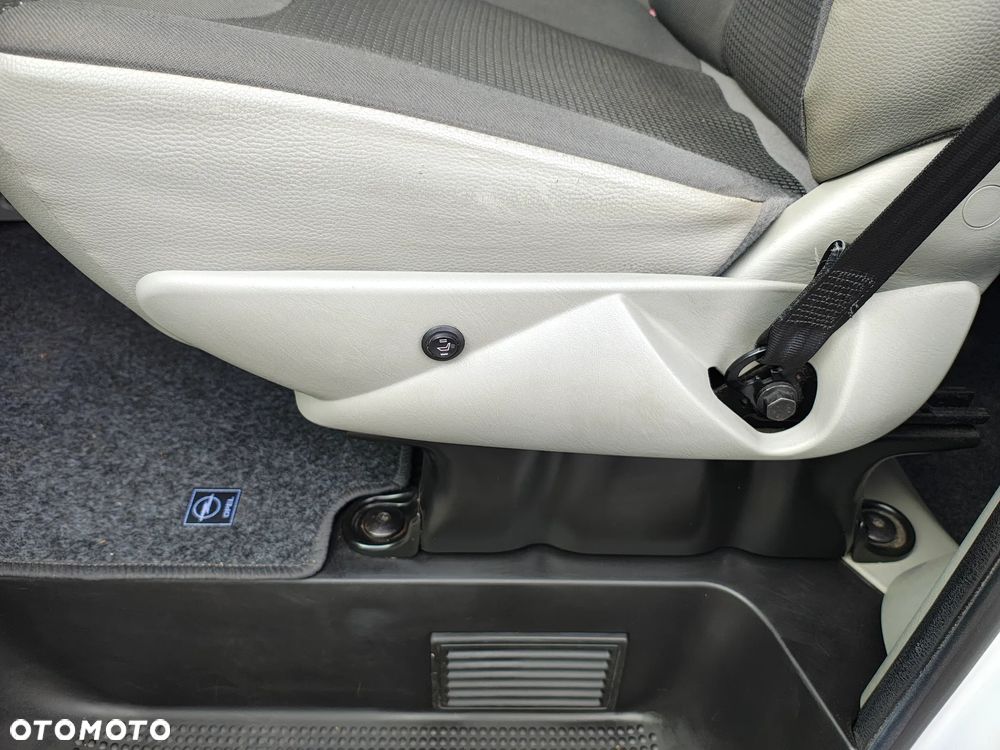 Opel Vivaro - 16