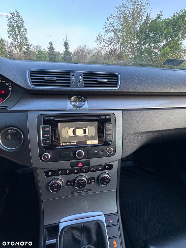Volkswagen Passat 2.0 TDI Highline R-Style - 15