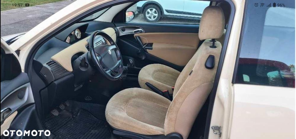 Lancia Ypsilon Y 1.2 8v - 8