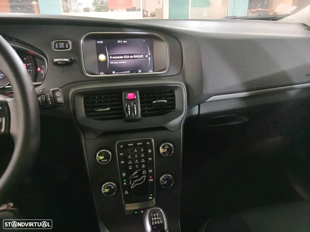 Volvo V40 2.0 D3 Momentum - 10