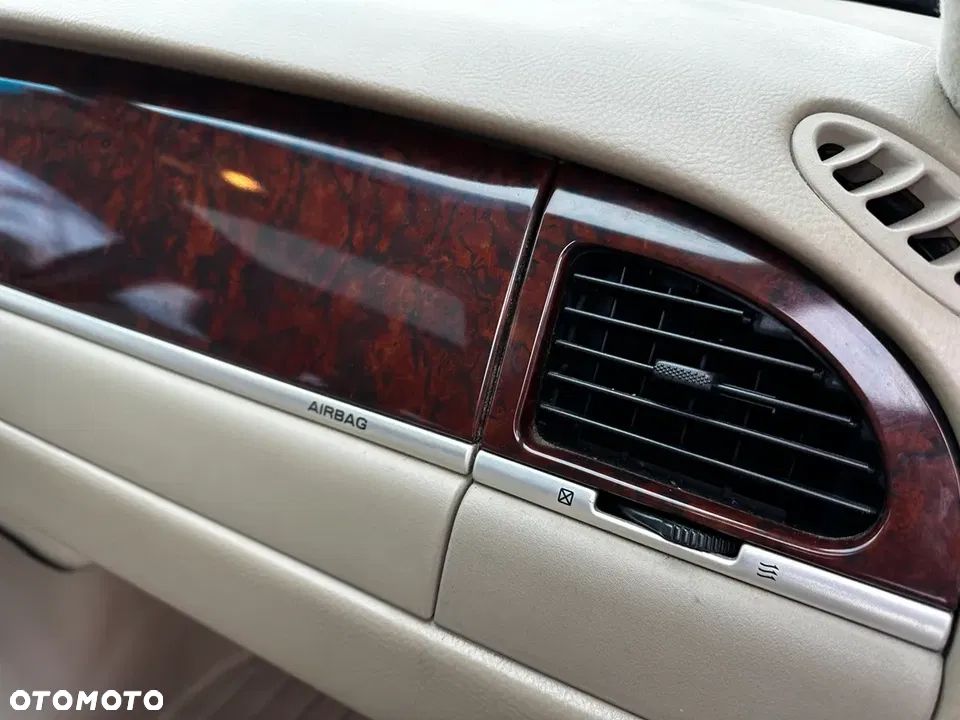 Lincoln Town Car - 32