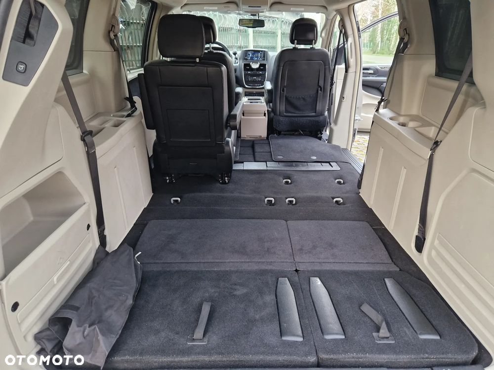 Chrysler Town & Country 3.6 Touring - 23