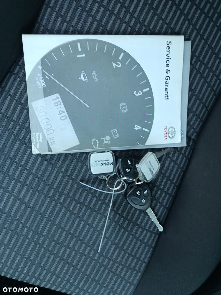 Toyota Avensis 1.8 Sol NAVI - 24