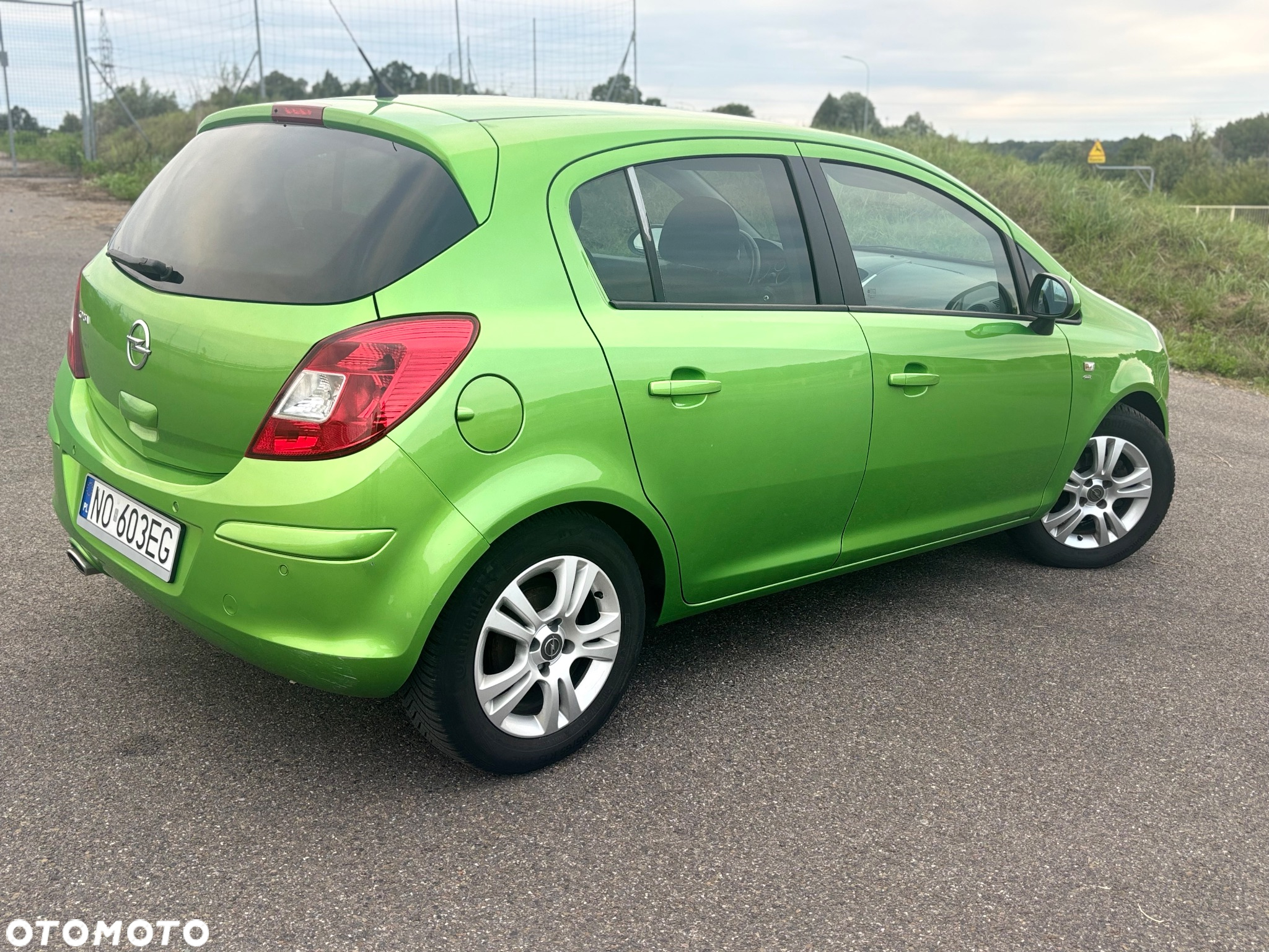 Opel Corsa 1.4 16V Satellite - 11